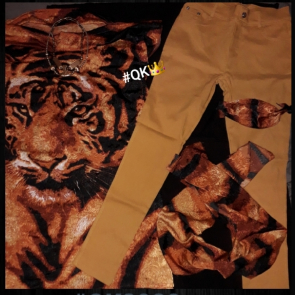 Lion print set SOLD!